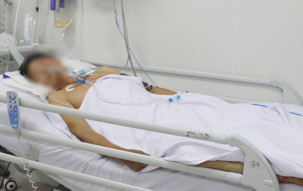 Thêm một người nhập viện do ngộ độc pate Minh Chay